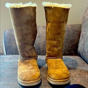UGG Bailey Bow Tall. Chestnut Brown Shearling Lined